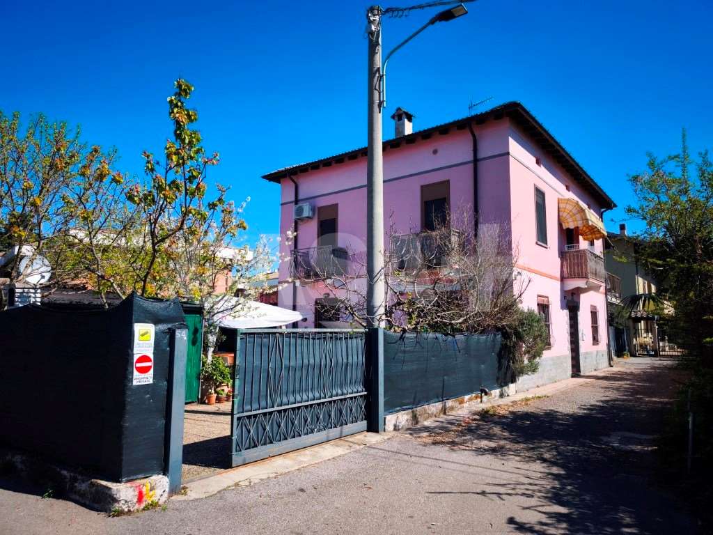 VENDITE Ville singole o a schiera a Varese – foto 1