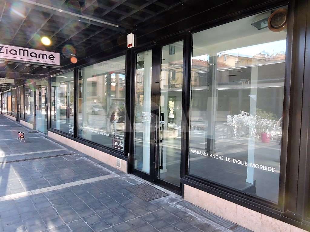 VENDITE Locali commerciali a Varese – foto 1