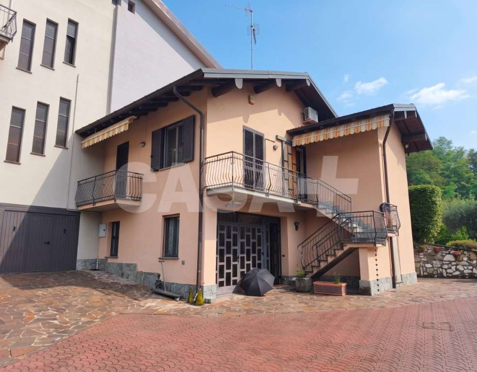 VENDITE Ville singole o a schiera a Gavirate – foto 1