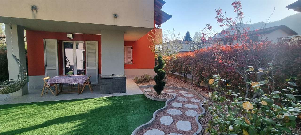 Bisuschio Vendita Villa Bifamiliare