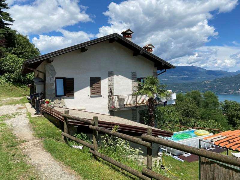 casa indipendente in vendita a Baveno