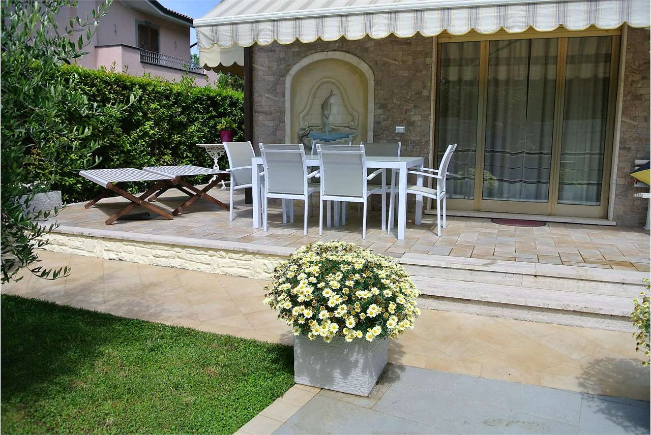 AFFITTI Box/Garage/Posto auto a Forte dei Marmi – foto 1