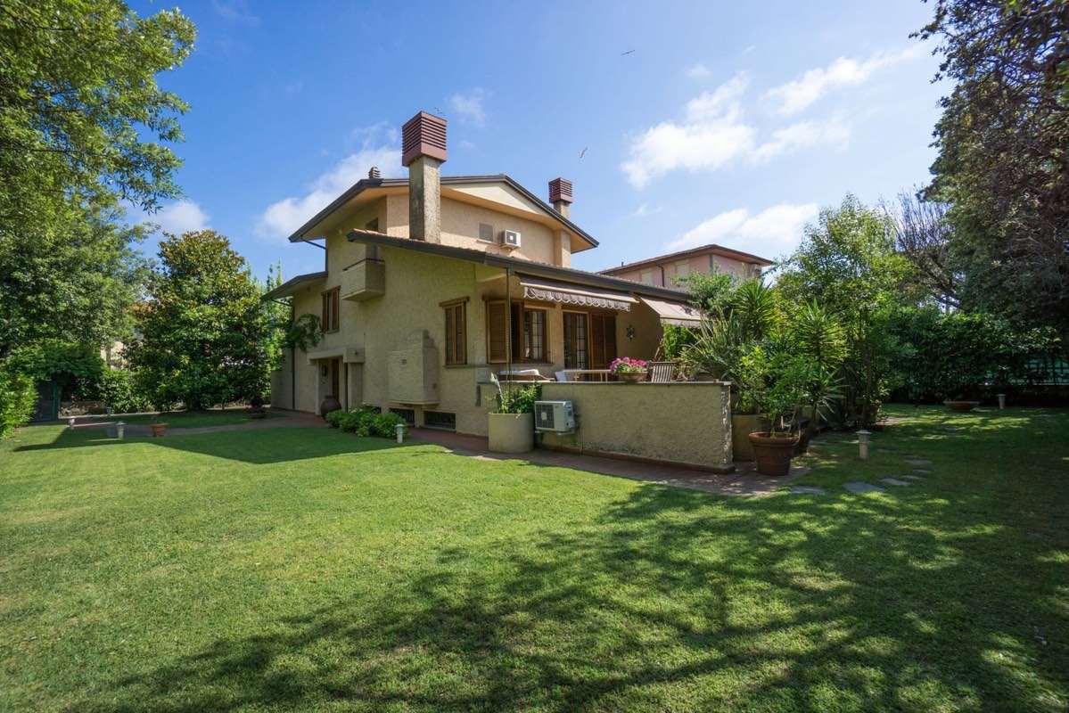 Villa in affitto a Forte Dei Marmi (LU)