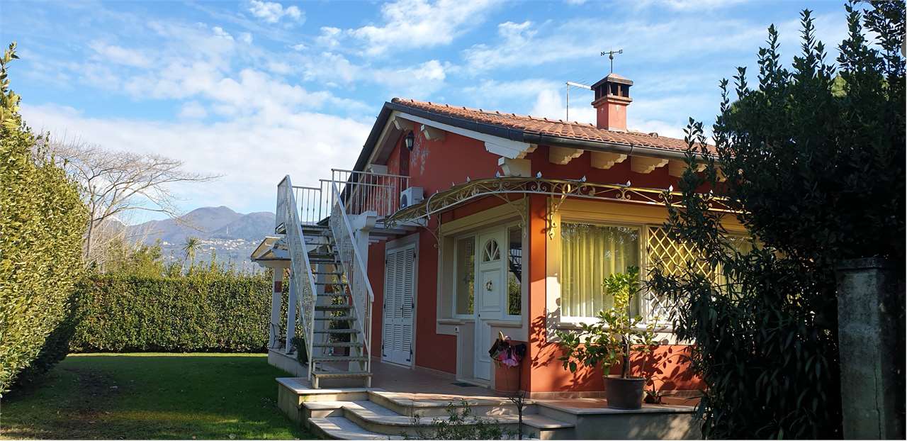 Villa in vendita a Marina Di Pietrasanta, Pietrasanta (LU)