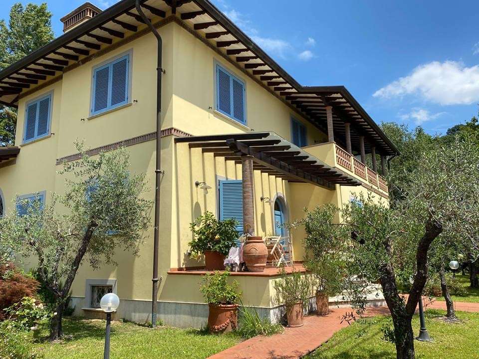 Pietrasanta Vendita 4 o più locali