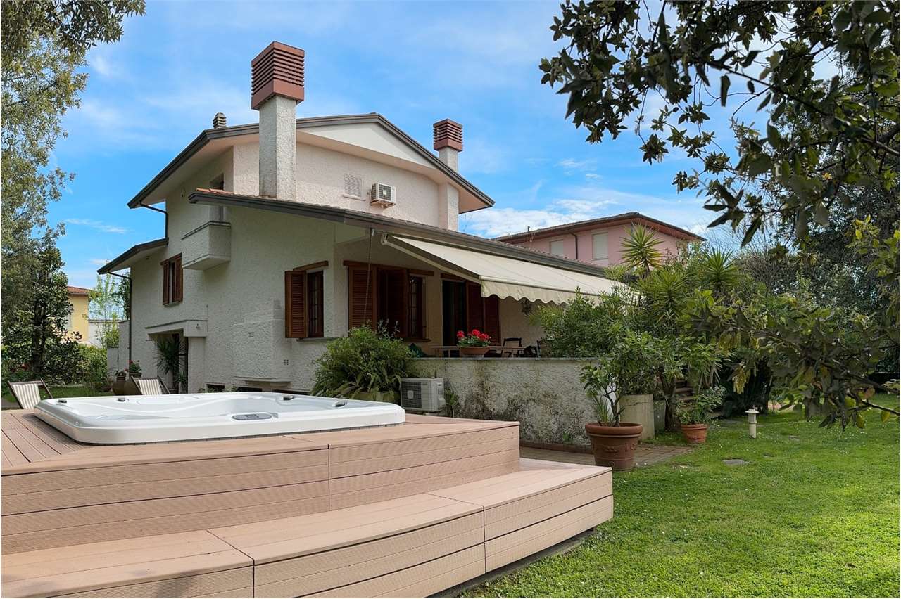 Villa in affitto a Forte Dei Marmi (LU)