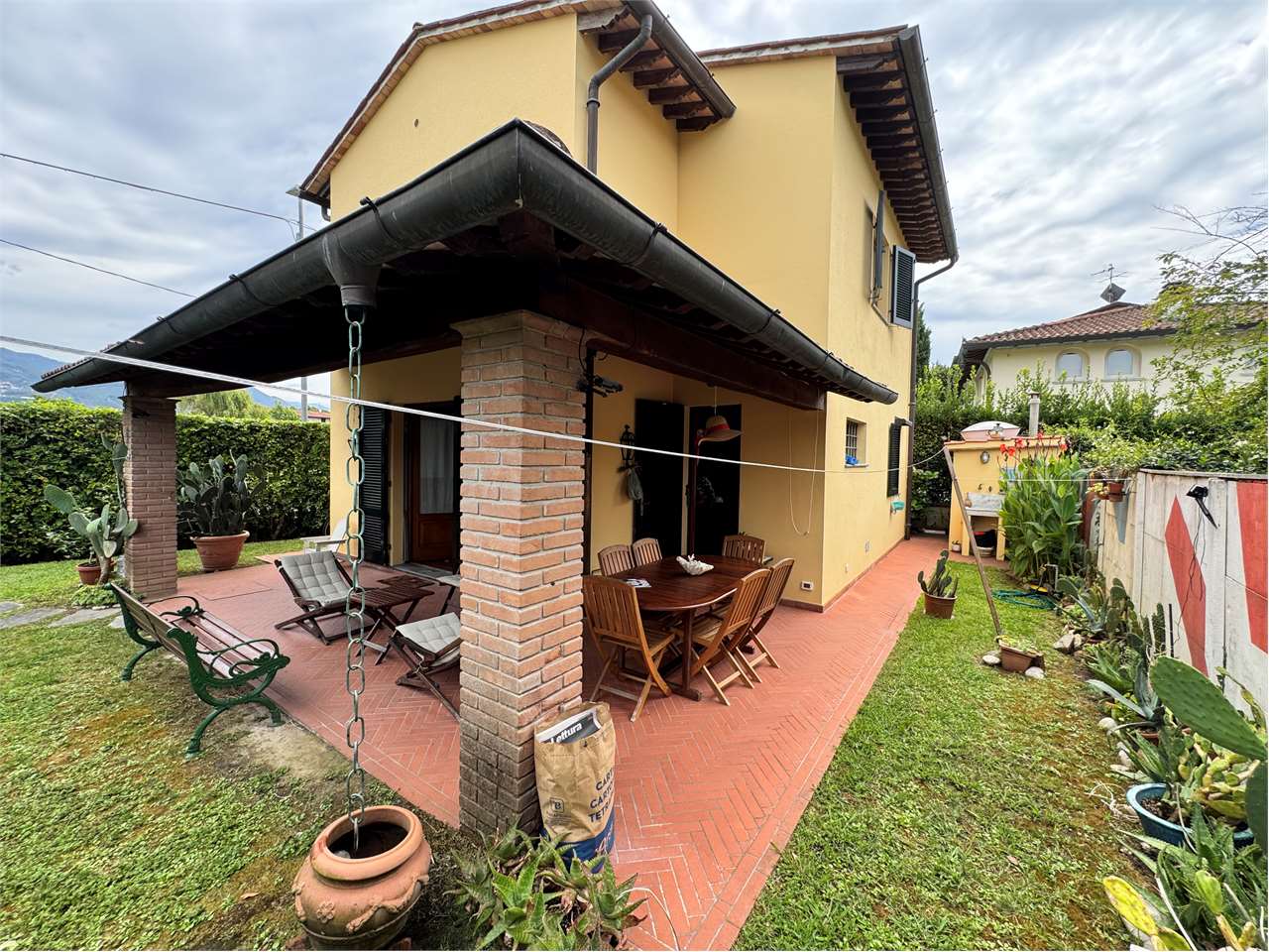 Pietrasanta Vendita 4 o più locali