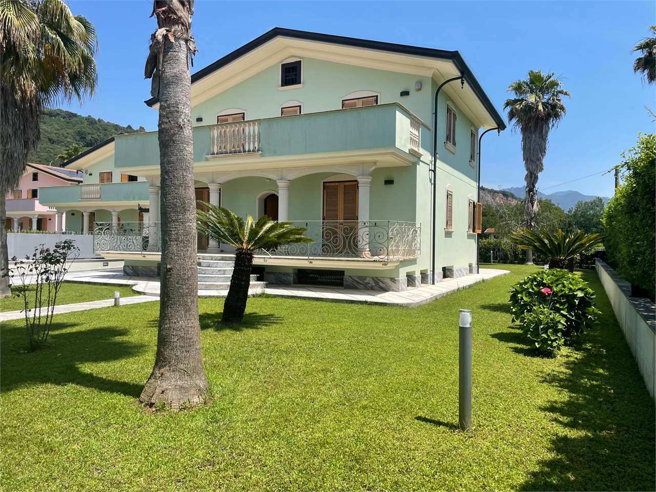 AFFITTI Box/Garage/Posto auto a Montignoso – foto 1