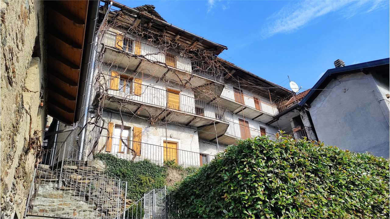 Porzione di casa in vendita in Via Garibaldi , Caprezzo