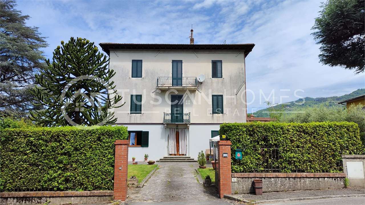 two-bedroom-apartment-barga-for-sale-italy-tuscany