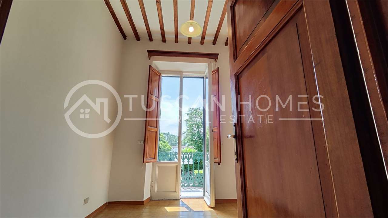 two-bedroom-apartment-barga-for-sale-italy-tuscany