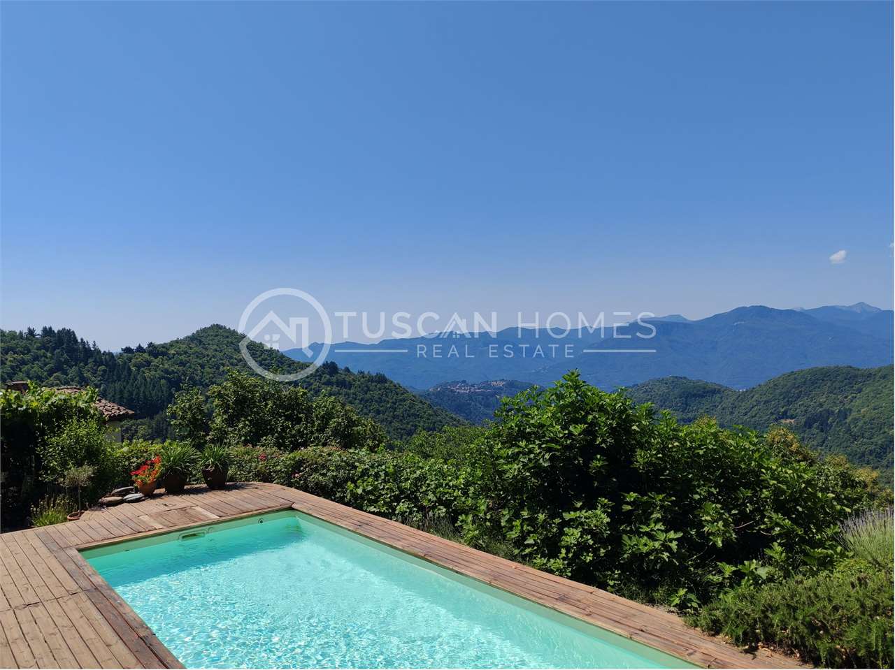 for-sale-forsale-italy-tuscany-villa-swimmingpool-barga-coreglia-lucca-florence-guesthouse