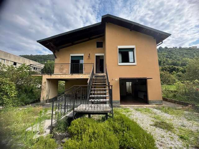 Villa in vendita a Camnago Volta, Como (CO)