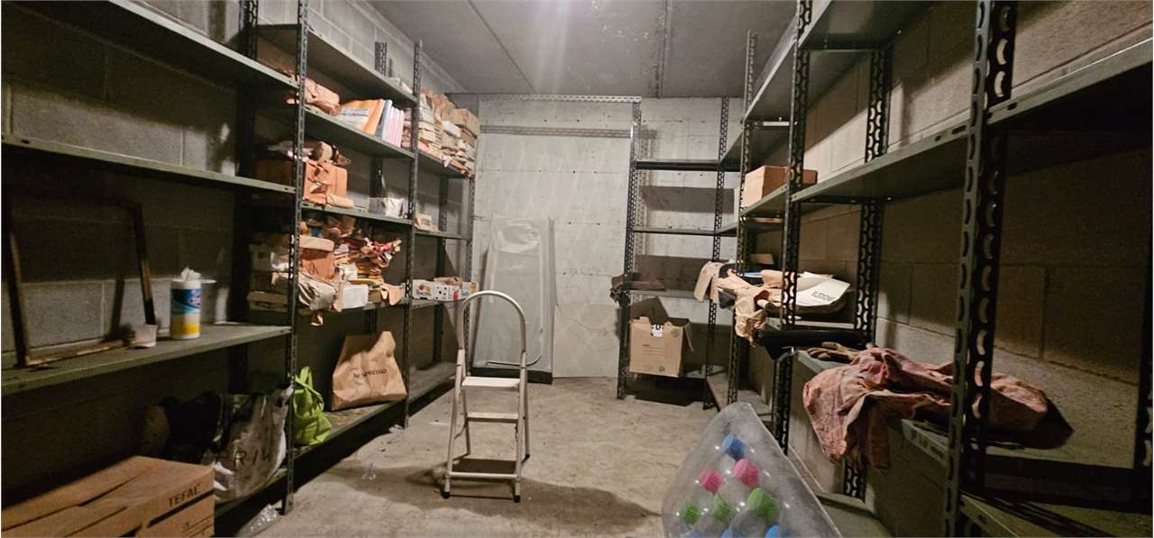 Vendesi cantina di 15 mq