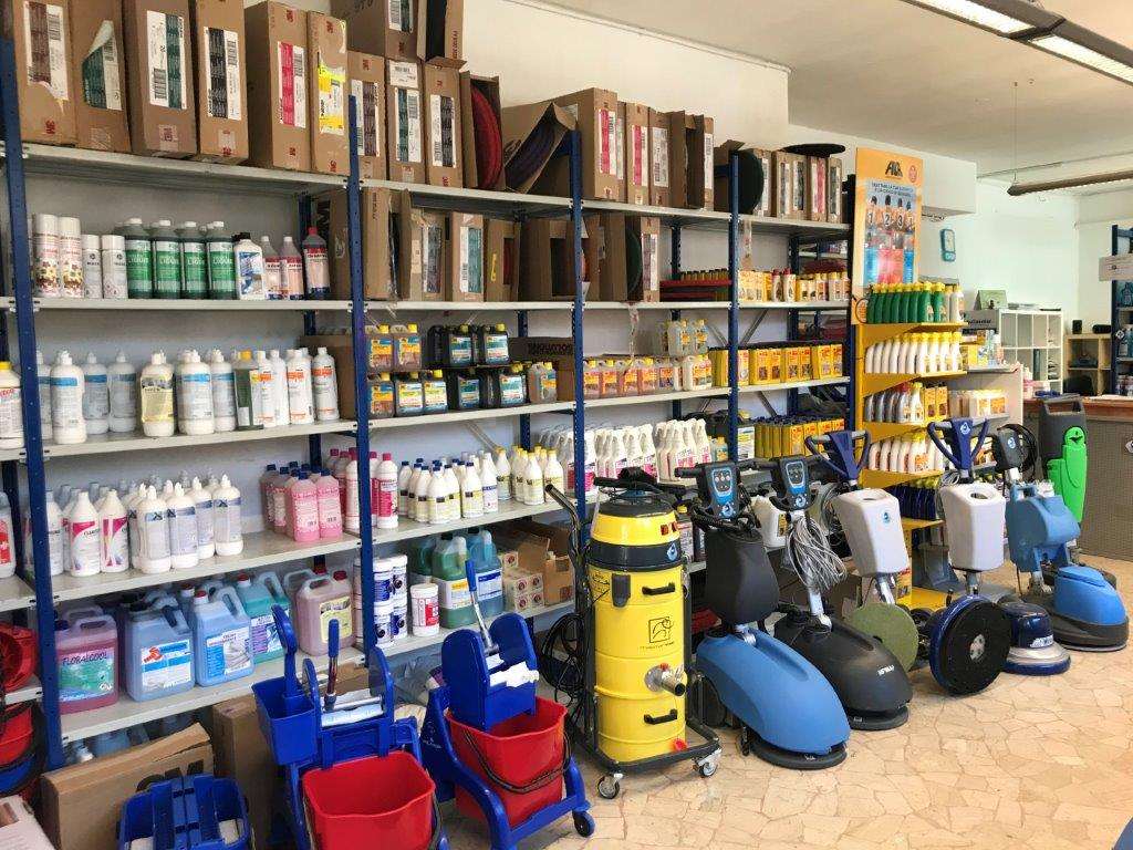 Negozio-Magazzino Show Room mq.200 Viale Trissino – Vicenza
