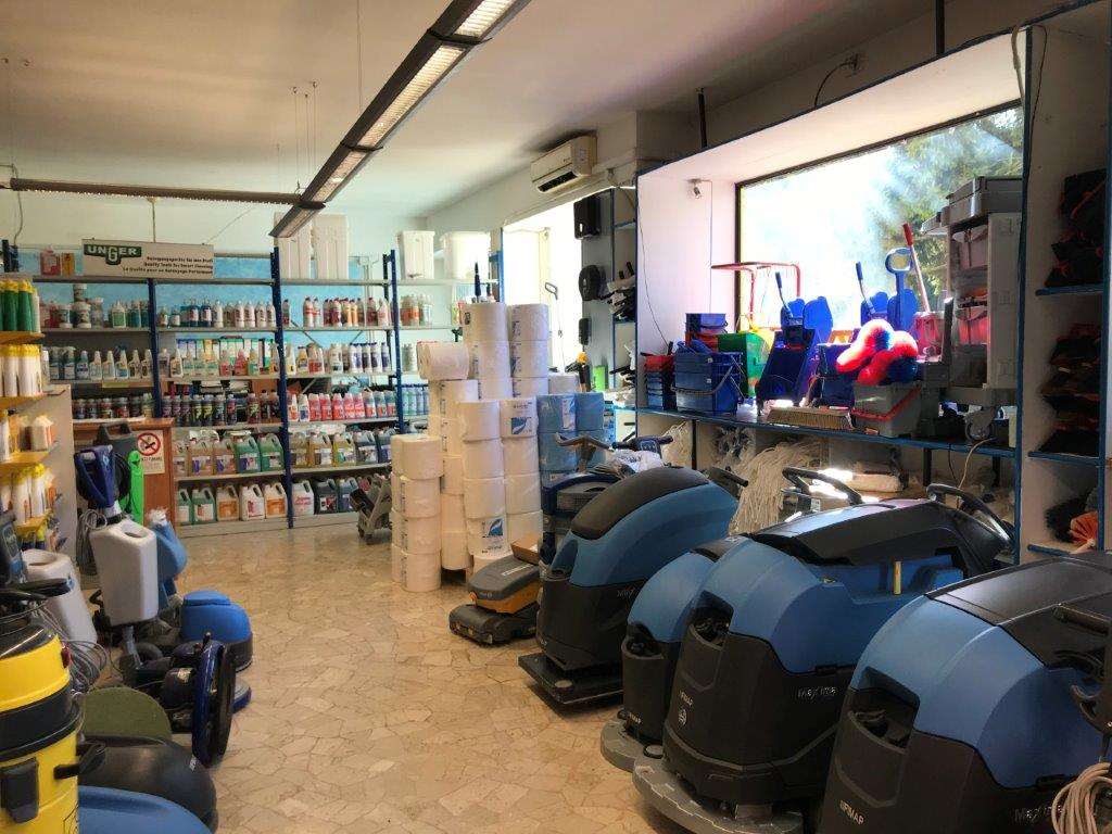 Negozio-Magazzino Show Room mq.200 Viale Trissino – Vicenza