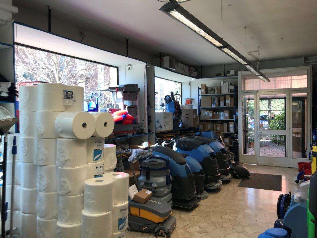 Negozio-Magazzino Show Room mq.200 Viale Trissino – Vicenza