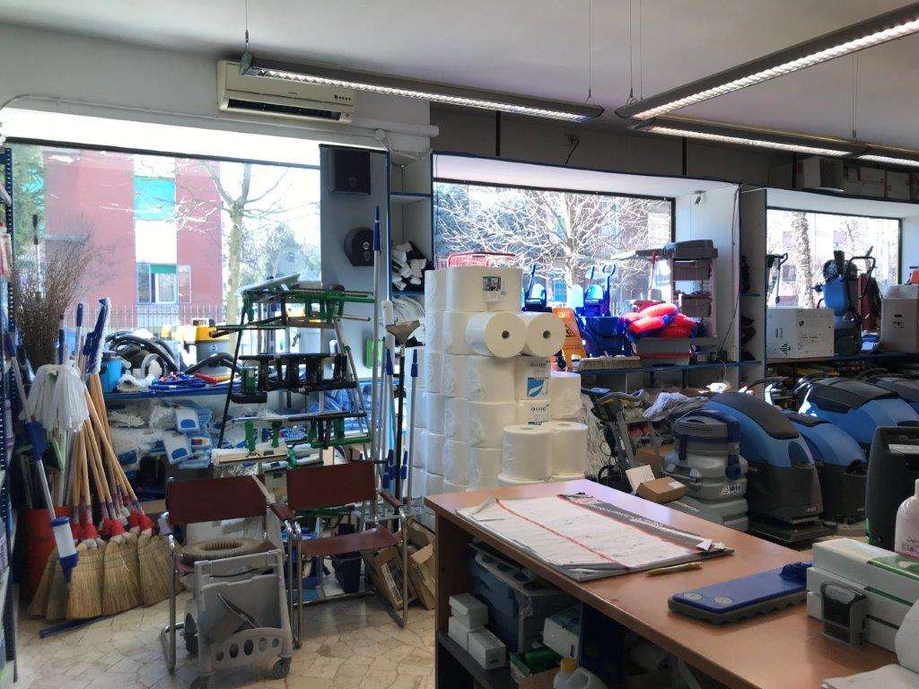 Negozio-Magazzino Show Room mq.200 Viale Trissino – Vicenza