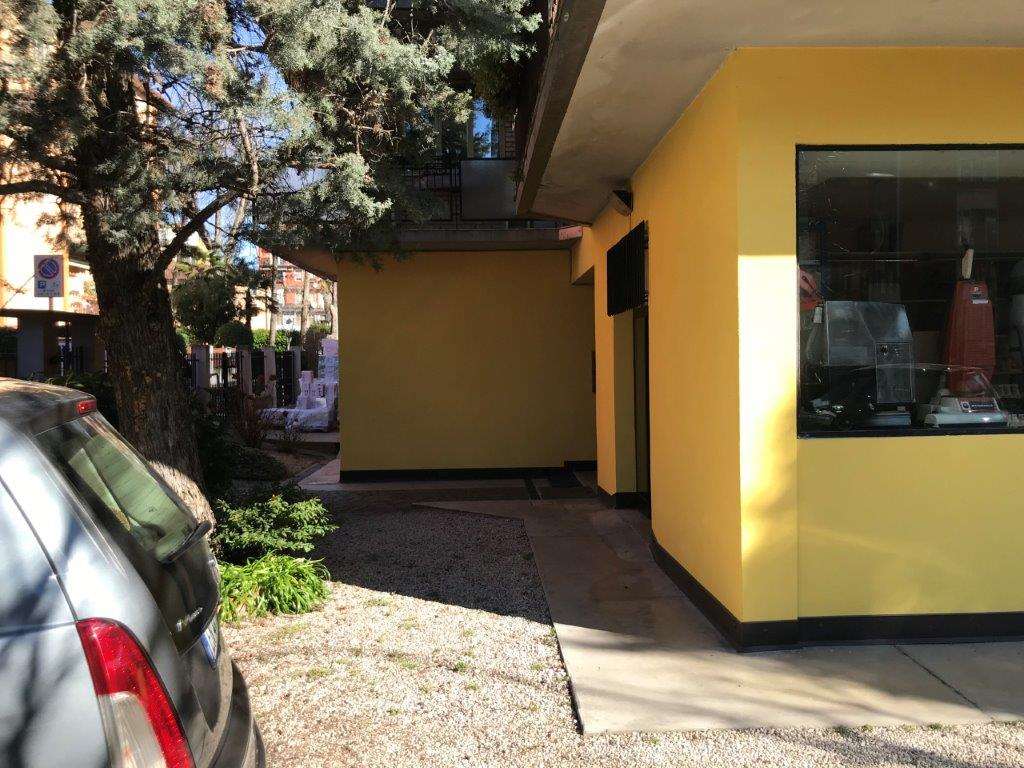 Negozio-Magazzino Show Room mq.200 Viale Trissino – Vicenza
