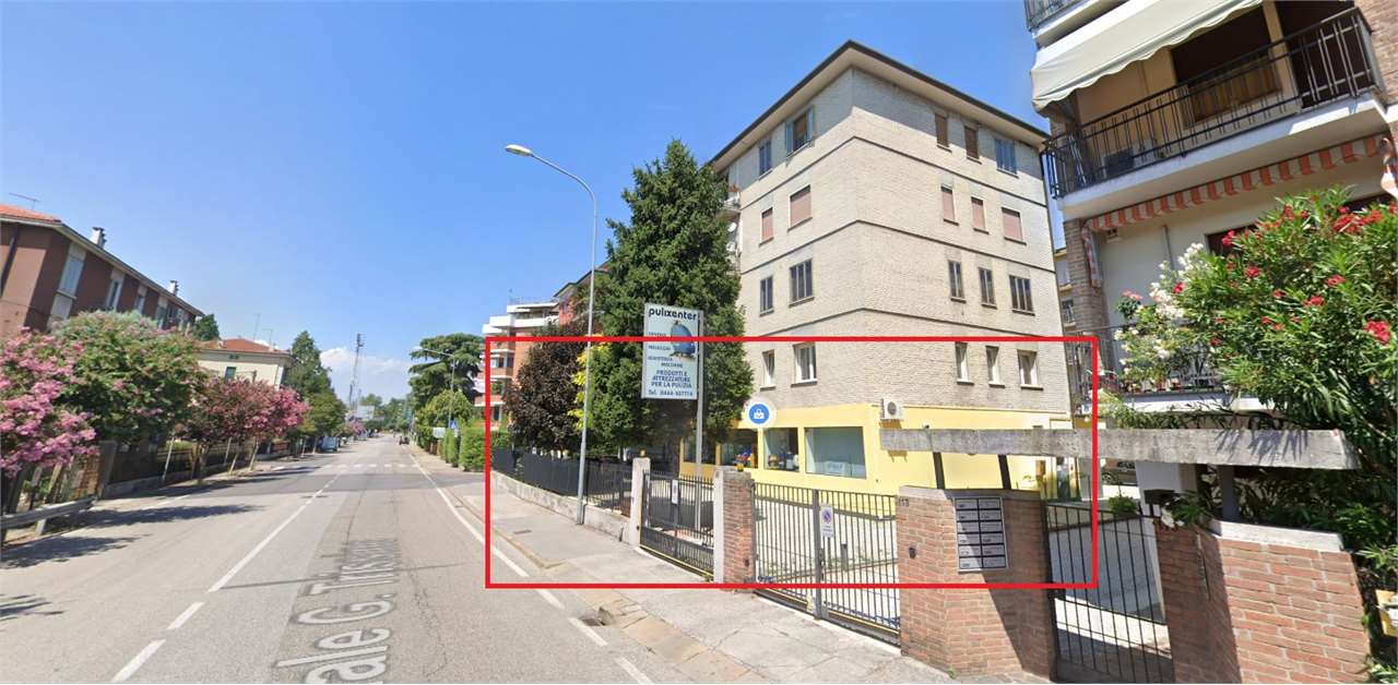 Negozio-Magazzino Show Room mq.200 Viale Trissino – Vicenza