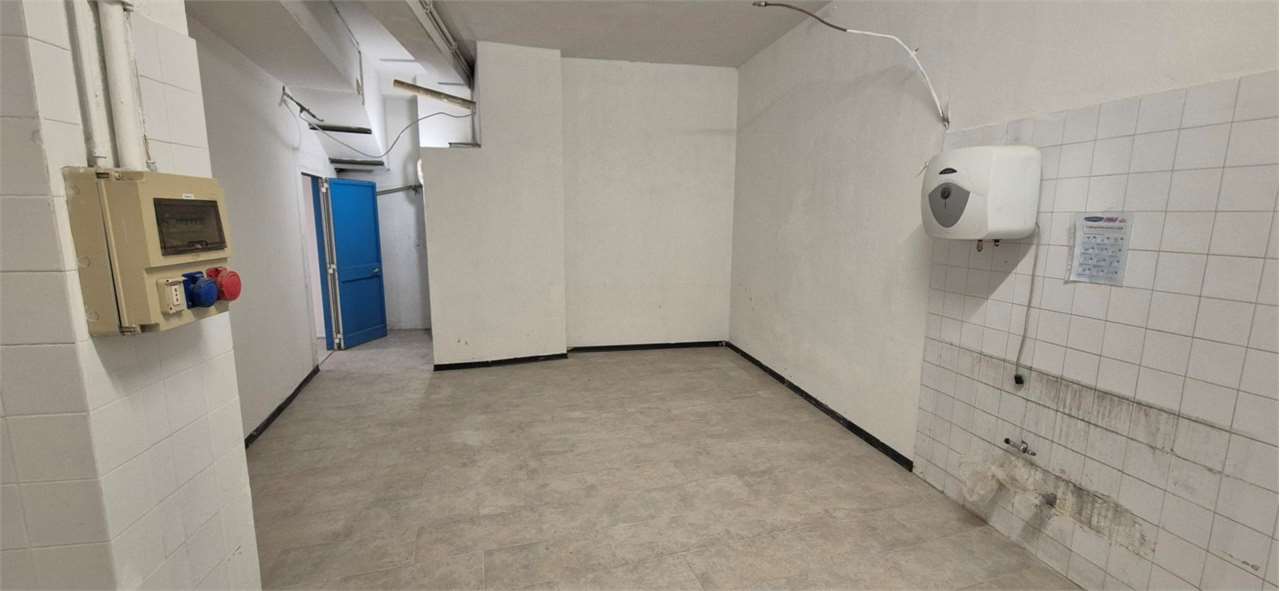 Negozio in Affitto a Livorno