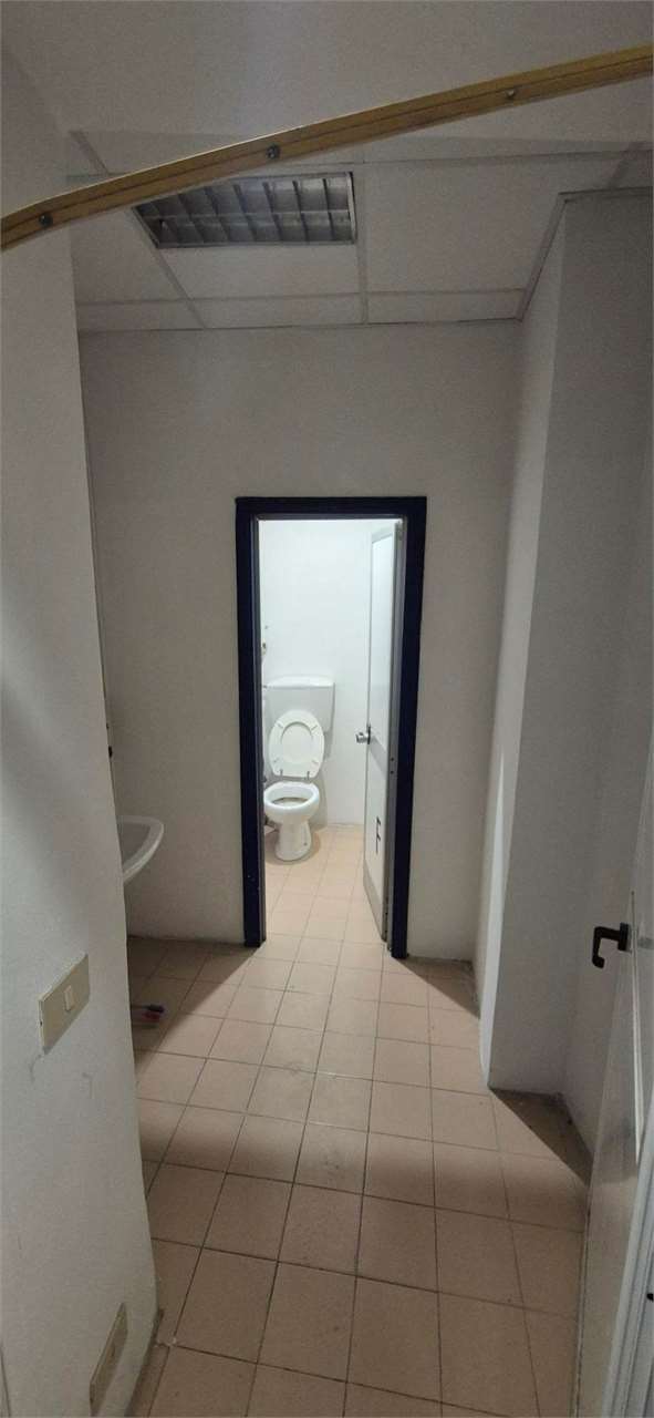 Negozio in Affitto a Livorno