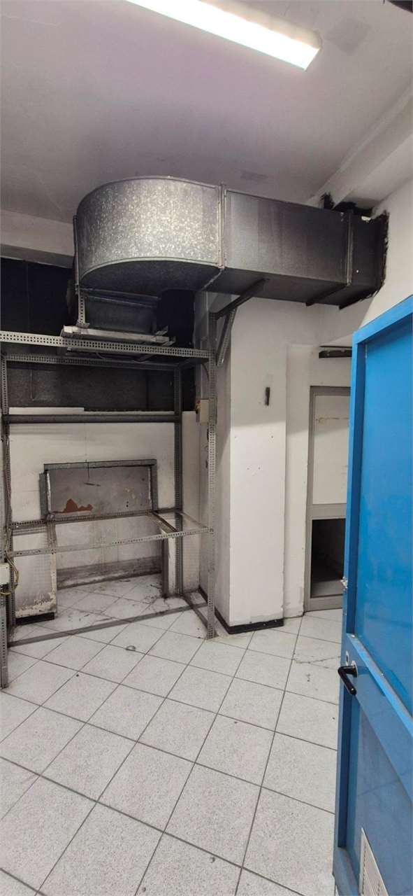 Negozio in Affitto a Livorno