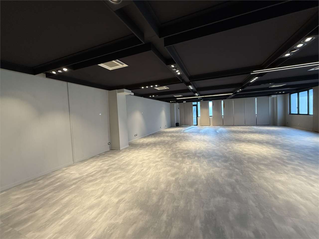 Capannone Pianiga mq.7000 con ampio scoperto su lotto di mq.21.000