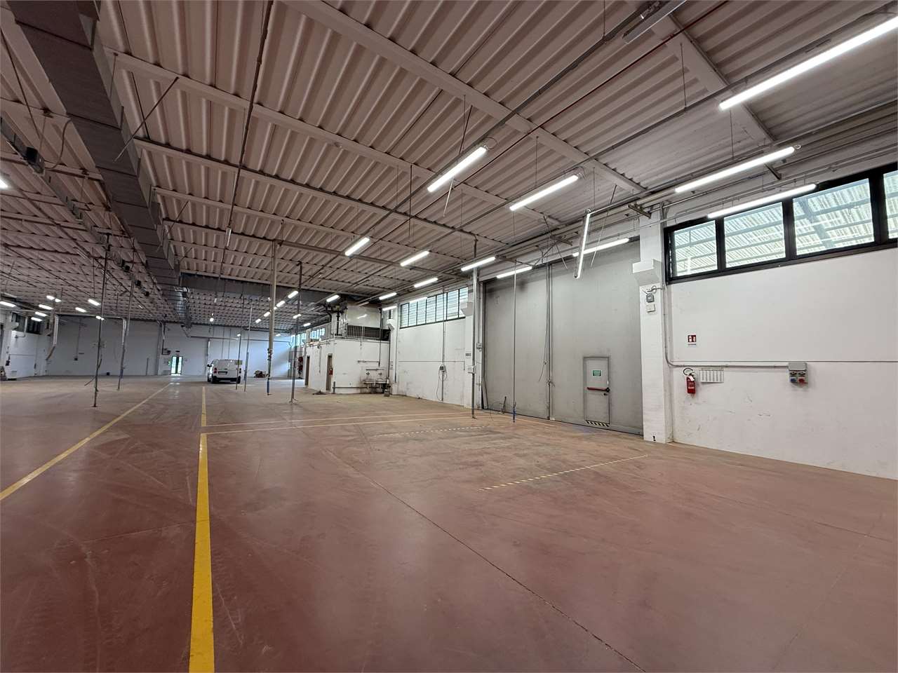 Capannone Pianiga mq.7000 con ampio scoperto su lotto di mq.21.000