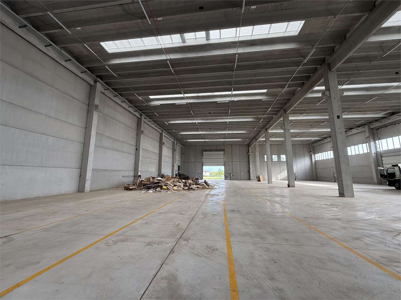 Capannone Pianiga mq.7000 con ampio scoperto su lotto di mq.21.000