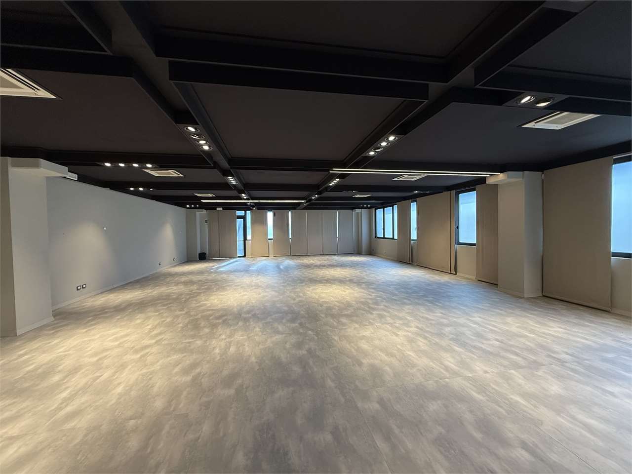 Capannone Pianiga mq.7000 con ampio scoperto su lotto di mq.21.000