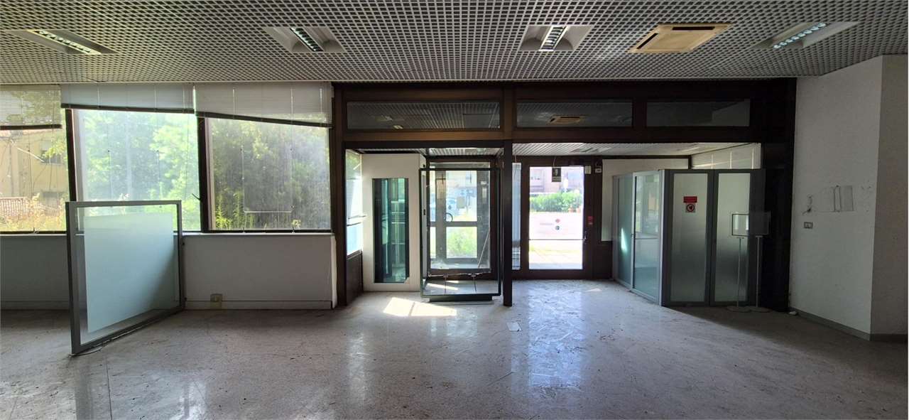 Immobile direzionale a Santa Maria a Monte (PI) in Via Francesca Sud, 338 – località Ponticelli
