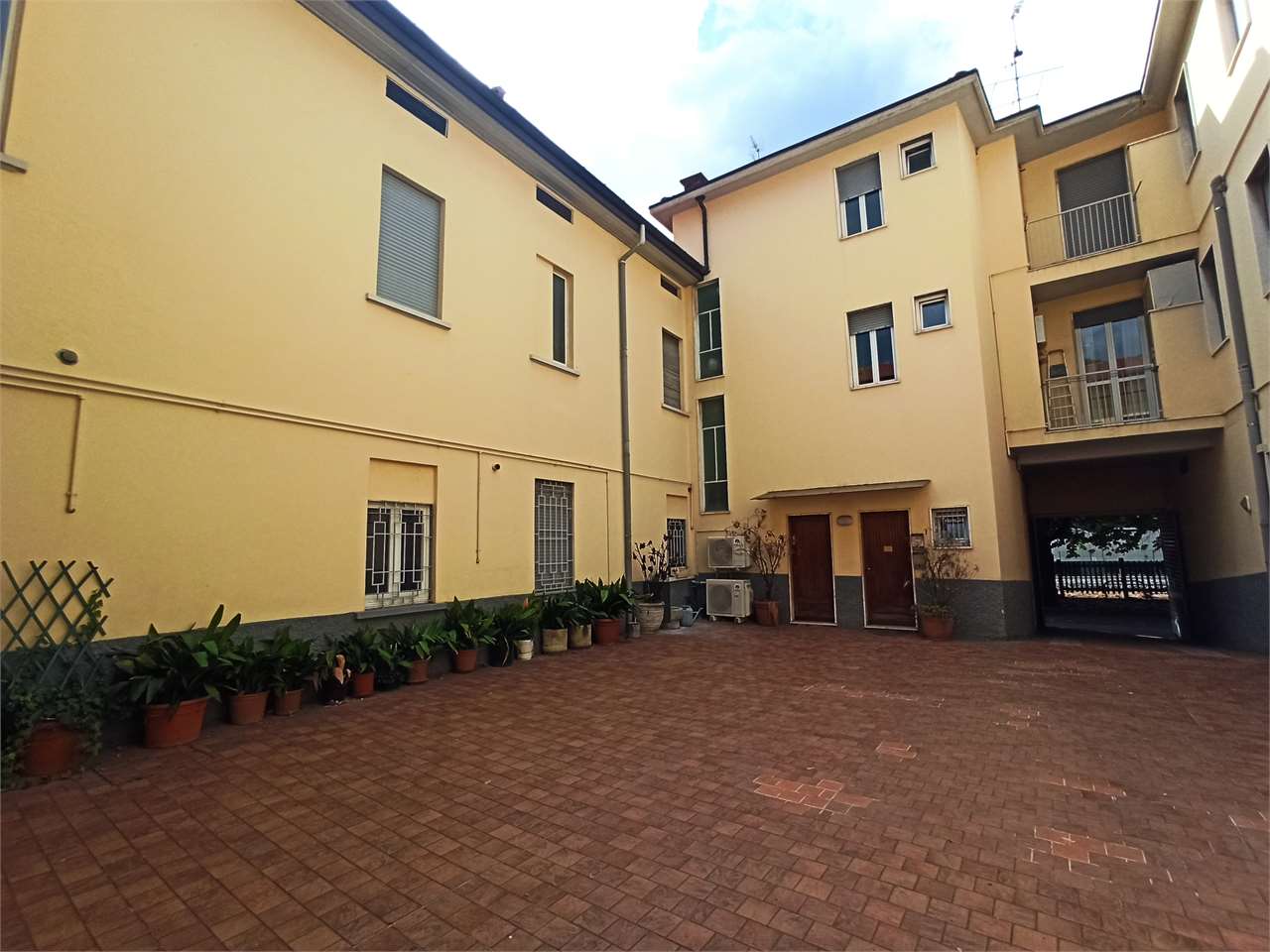 Vendita Quadrilocale Appartamento Lomazzo piazza stazione  375468