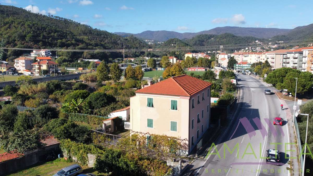 Vi proponiamo un alloggio situato al secondo e ultimo piano di una palazzina con pochi condomini a d[...]