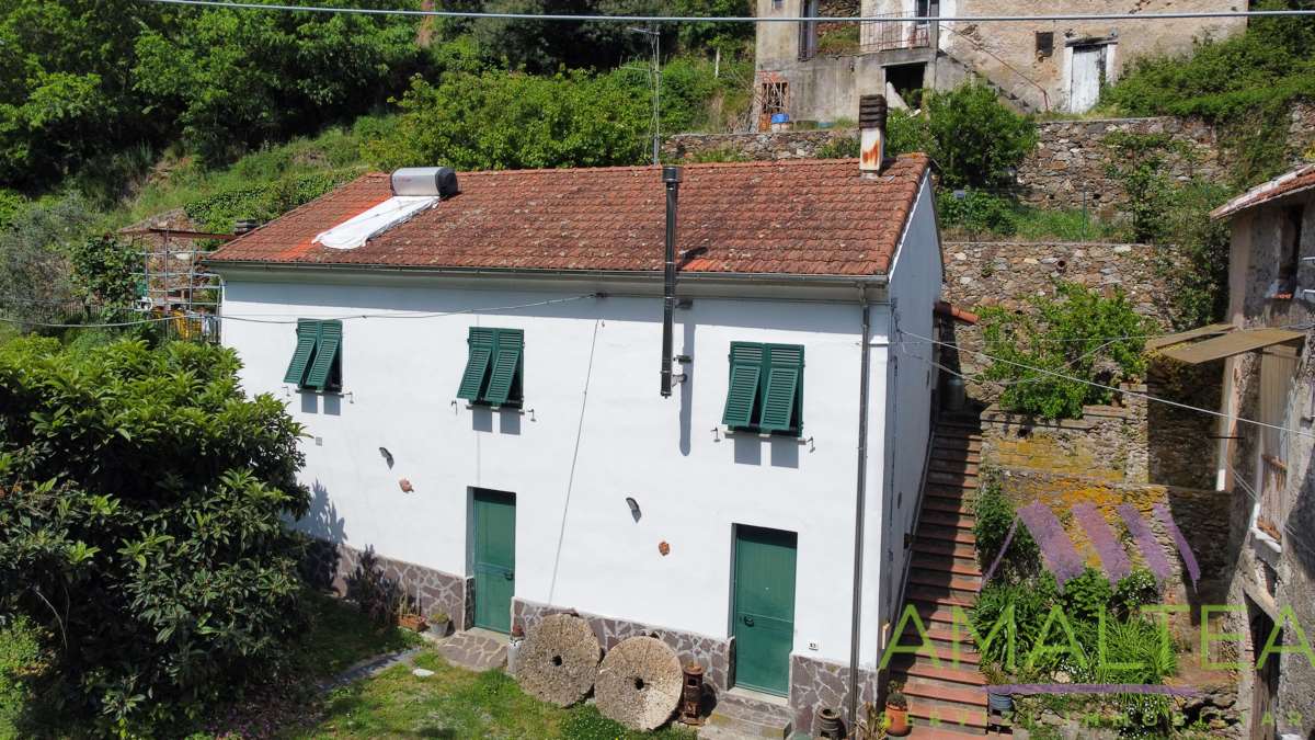 Quiliano - casa indipendente comodissima, a 150 metri da via XXV Aprile - 4 locali con parcheggio, t[...]