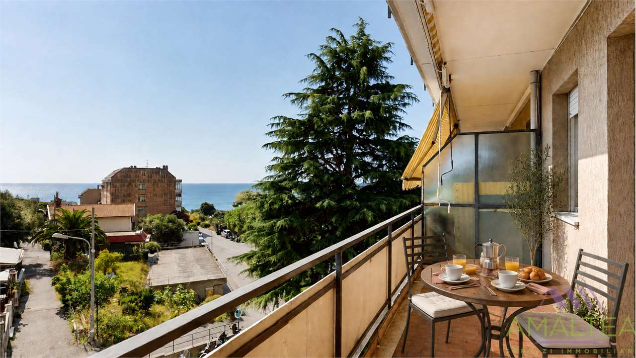QUATTRO LOCALI AMPIO CON BALCONE VISTA MARE, SOFFITTA E POSSIBILITÀ DI GRANDE BOX AUTO
Savona – V[...]
