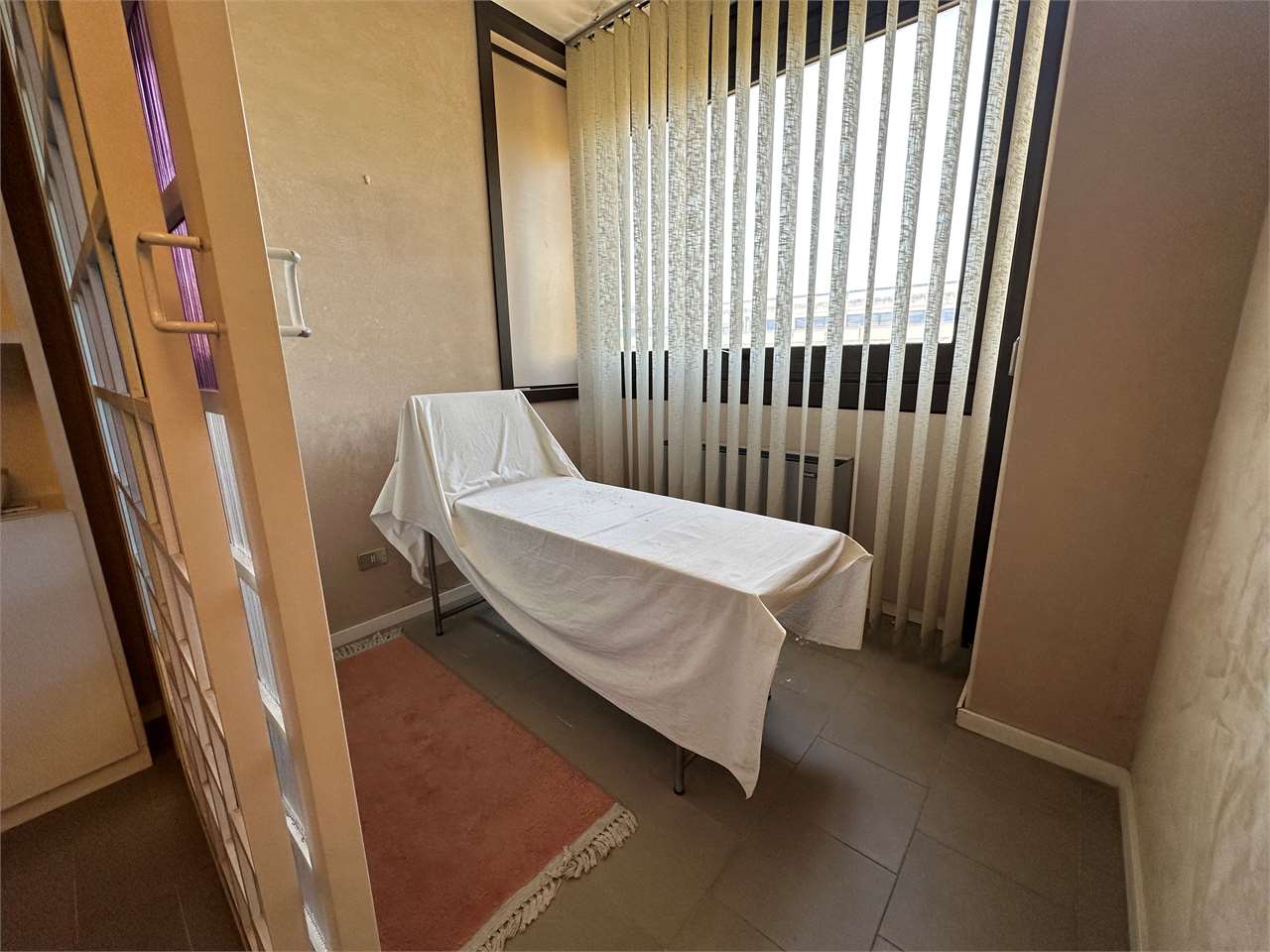 UFFICIO O STUDIO MEDICO IN VENDITA — Casale in vendita a Perugia zona Stazione — anteprima 10