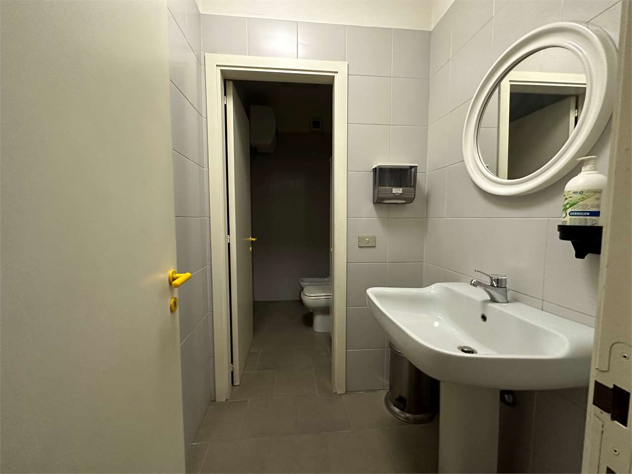 UFFICIO O STUDIO MEDICO IN VENDITA — Casale in vendita a Perugia zona Stazione — anteprima 12