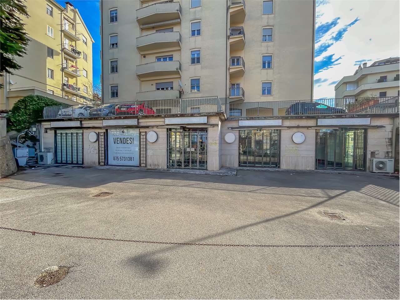 Locale commerciale con parcheggio privato — Villetta in vendita a Perugia zona Filosofi — anteprima 2