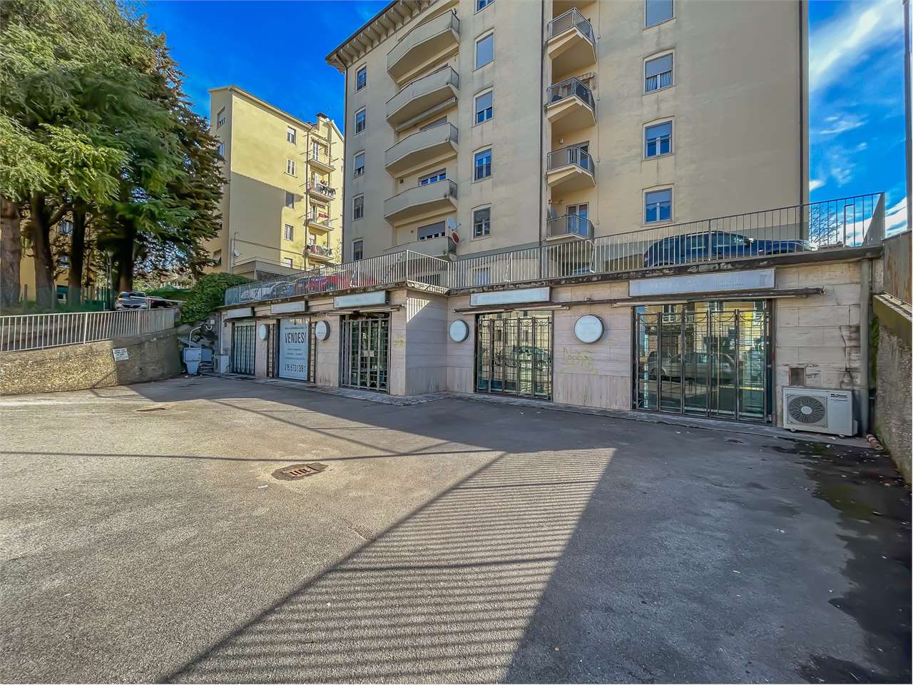 Villetta in vendita — Perugia, Filosofi, PG · Locale commerciale con parcheggio privato