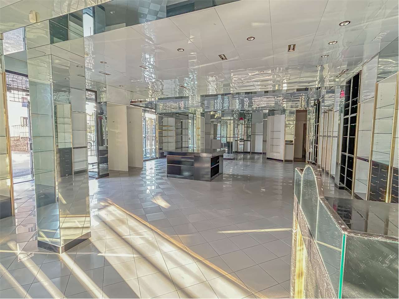 Locale commerciale con parcheggio privato — Villetta in vendita a Perugia zona Filosofi — anteprima 11