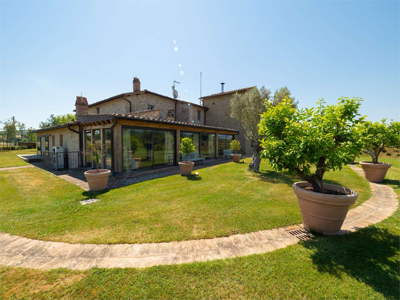 Casale di prestigio ristrutturato con piscina — di prestigio in vendita a Perugia zona Mugnano — anteprima 3