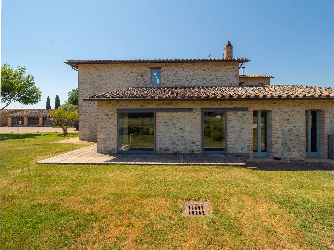 Casale di prestigio ristrutturato con piscina — di prestigio in vendita a Perugia zona Mugnano — anteprima 8