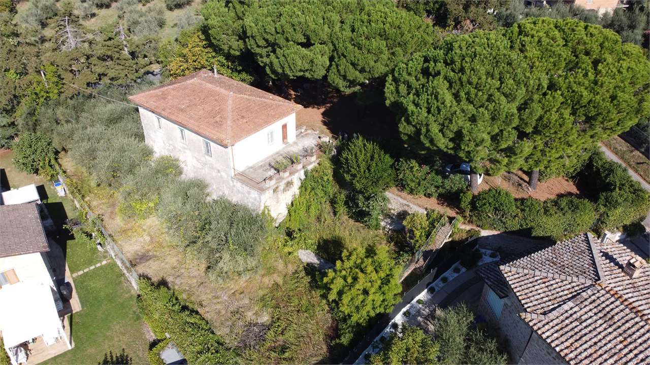 VILLA SINGOLA DA RISTRUTTURARE — Commerciale di prestigio in vendita a Perugia — anteprima 4