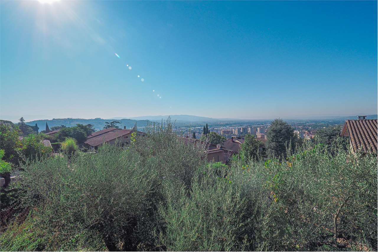 VILLA SINGOLA DA RISTRUTTURARE — Commerciale di prestigio in vendita a Perugia — anteprima 5