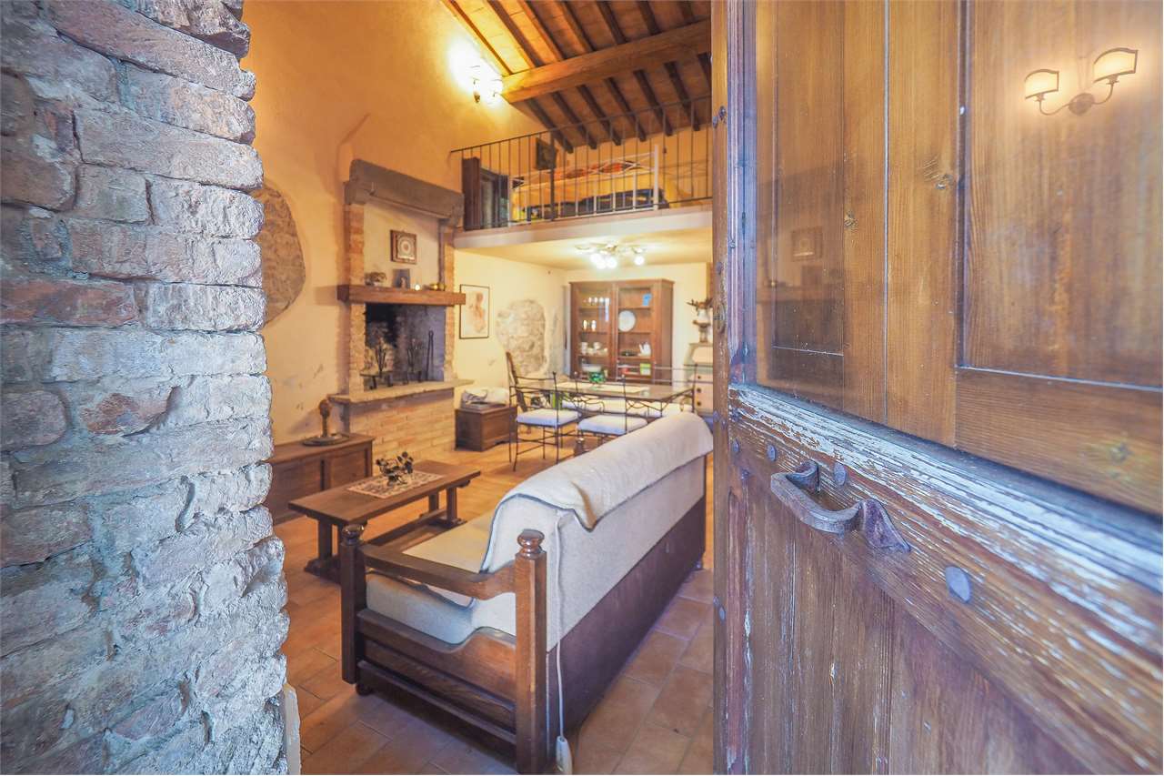 VILLA SINGOLA DA RISTRUTTURARE — Commerciale di prestigio in vendita a Perugia — anteprima 6