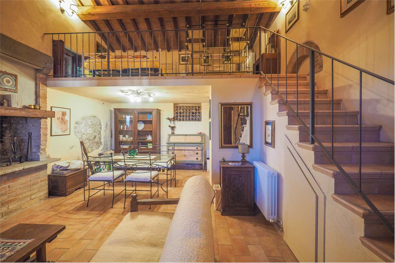 VILLA SINGOLA DA RISTRUTTURARE — Commerciale di prestigio in vendita a Perugia — anteprima 7