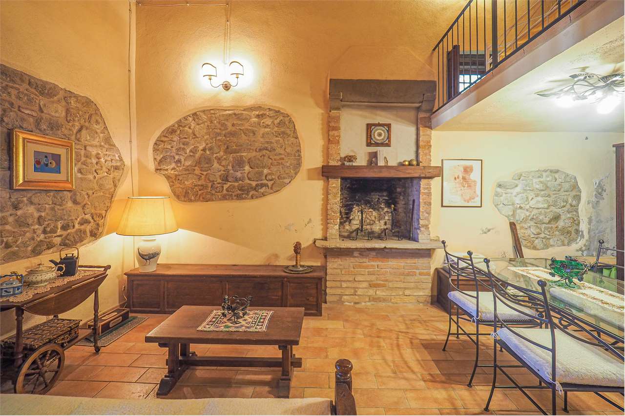 VILLA SINGOLA DA RISTRUTTURARE — Commerciale di prestigio in vendita a Perugia — anteprima 8
