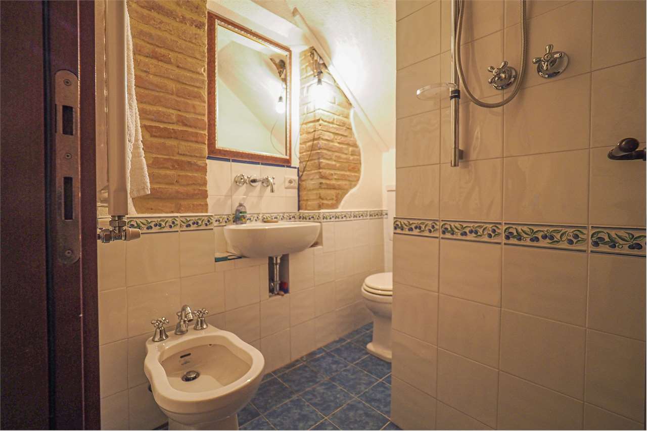 VILLA SINGOLA DA RISTRUTTURARE — Commerciale di prestigio in vendita a Perugia — anteprima 10