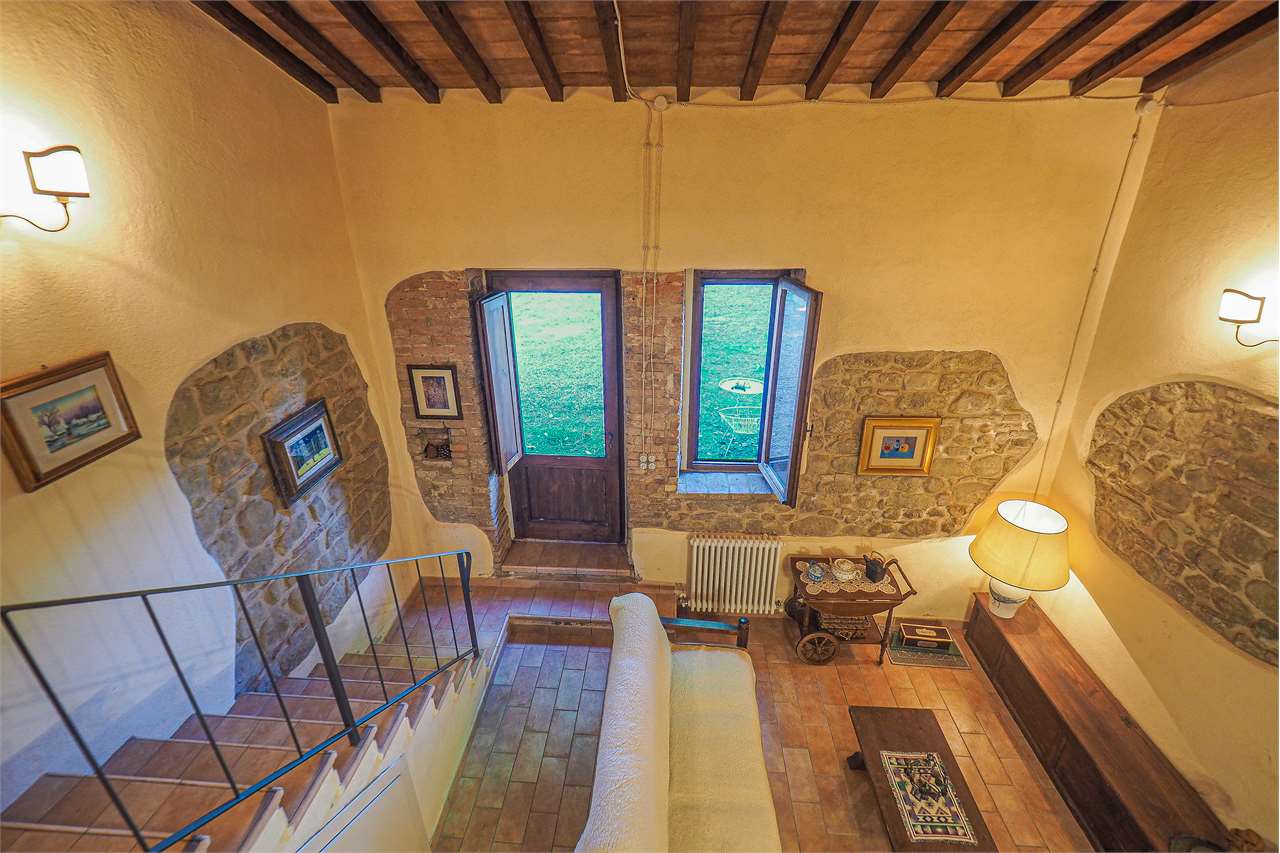 VILLA SINGOLA DA RISTRUTTURARE — Commerciale di prestigio in vendita a Perugia — anteprima 11